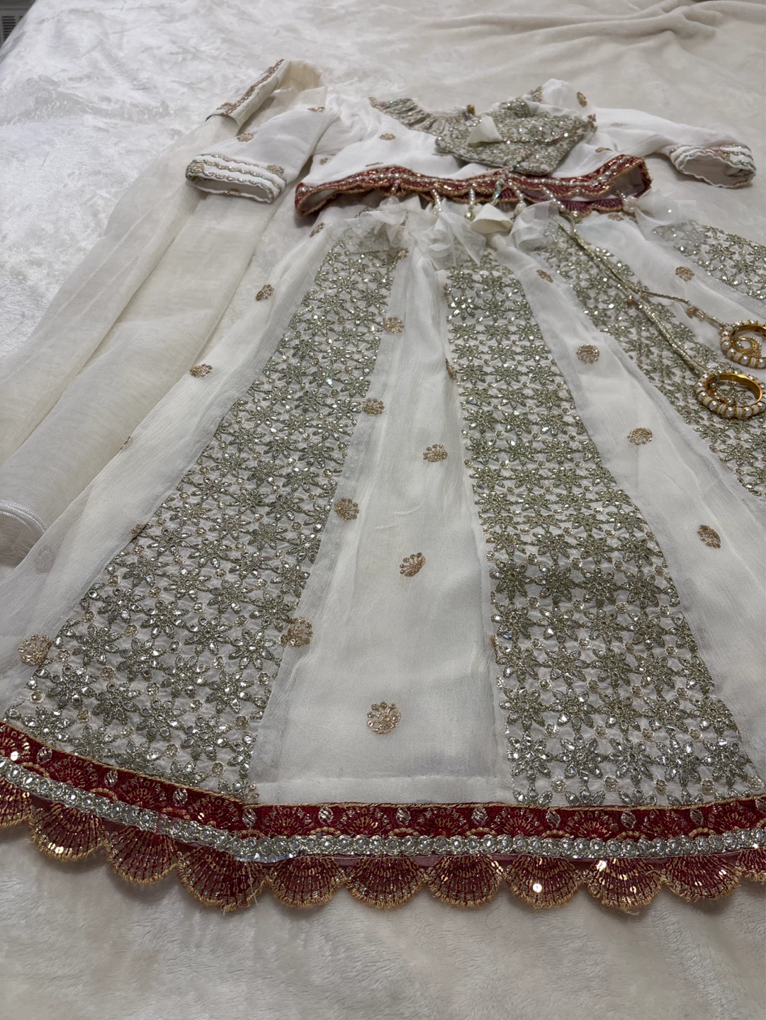 White Embroidered Indian Dress with Dupatta and Bag - photo 4
