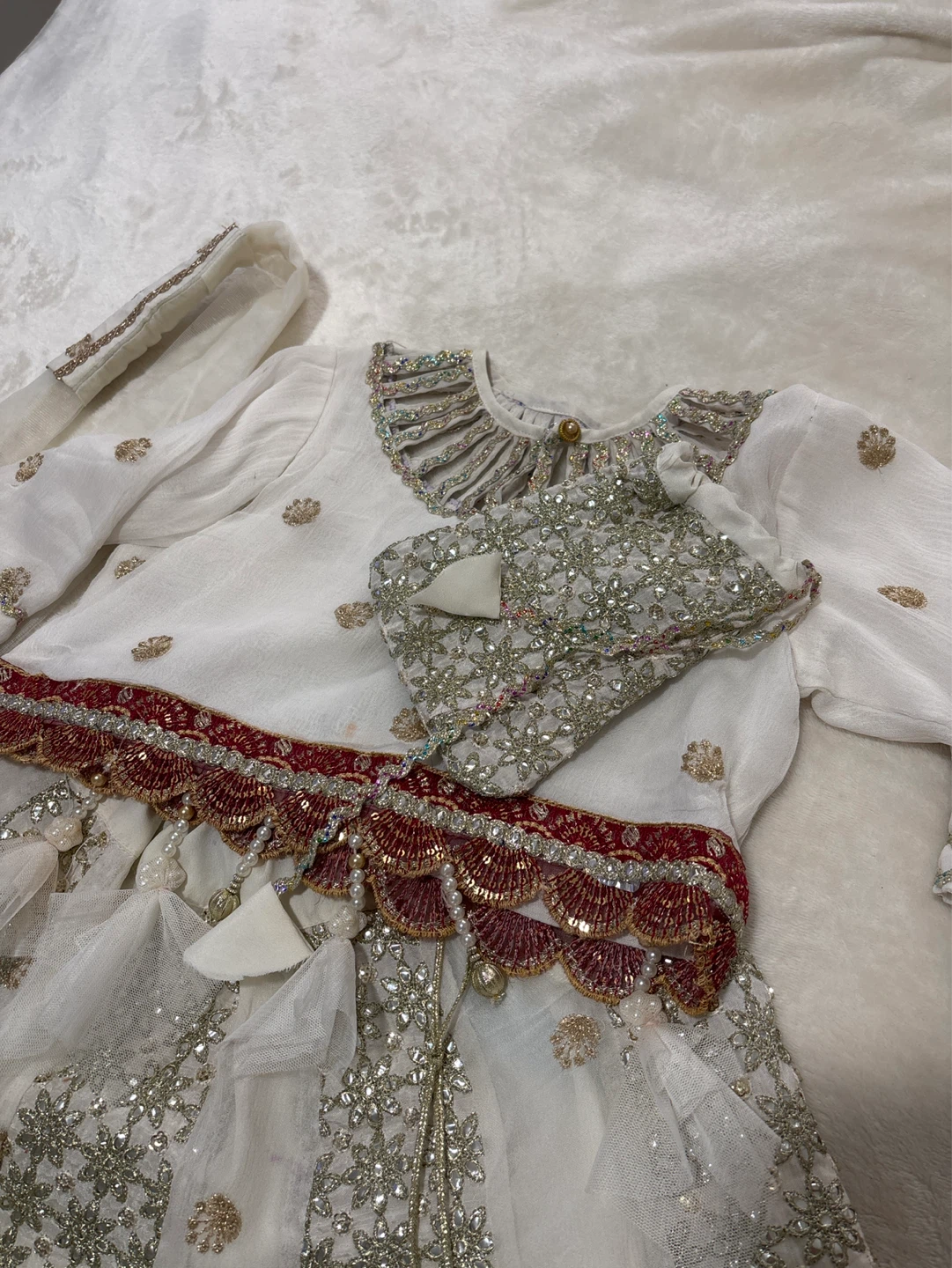 White Embroidered Indian Dress with Dupatta and Bag - photo 2