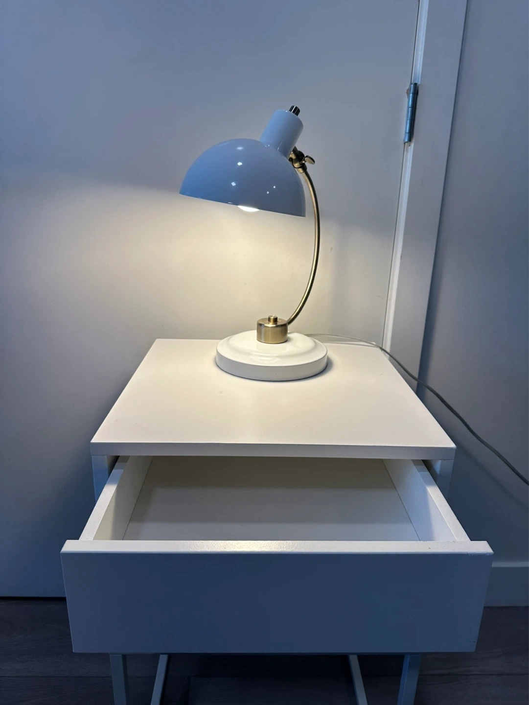 Nightstand + lamp - photo 2