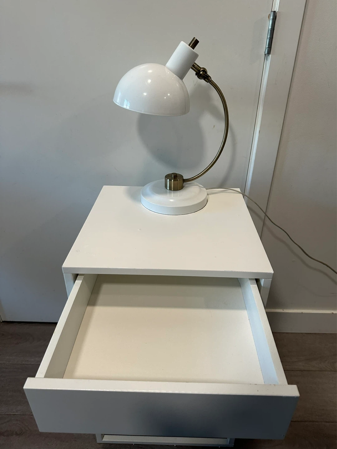 Nightstand + lamp - photo 3