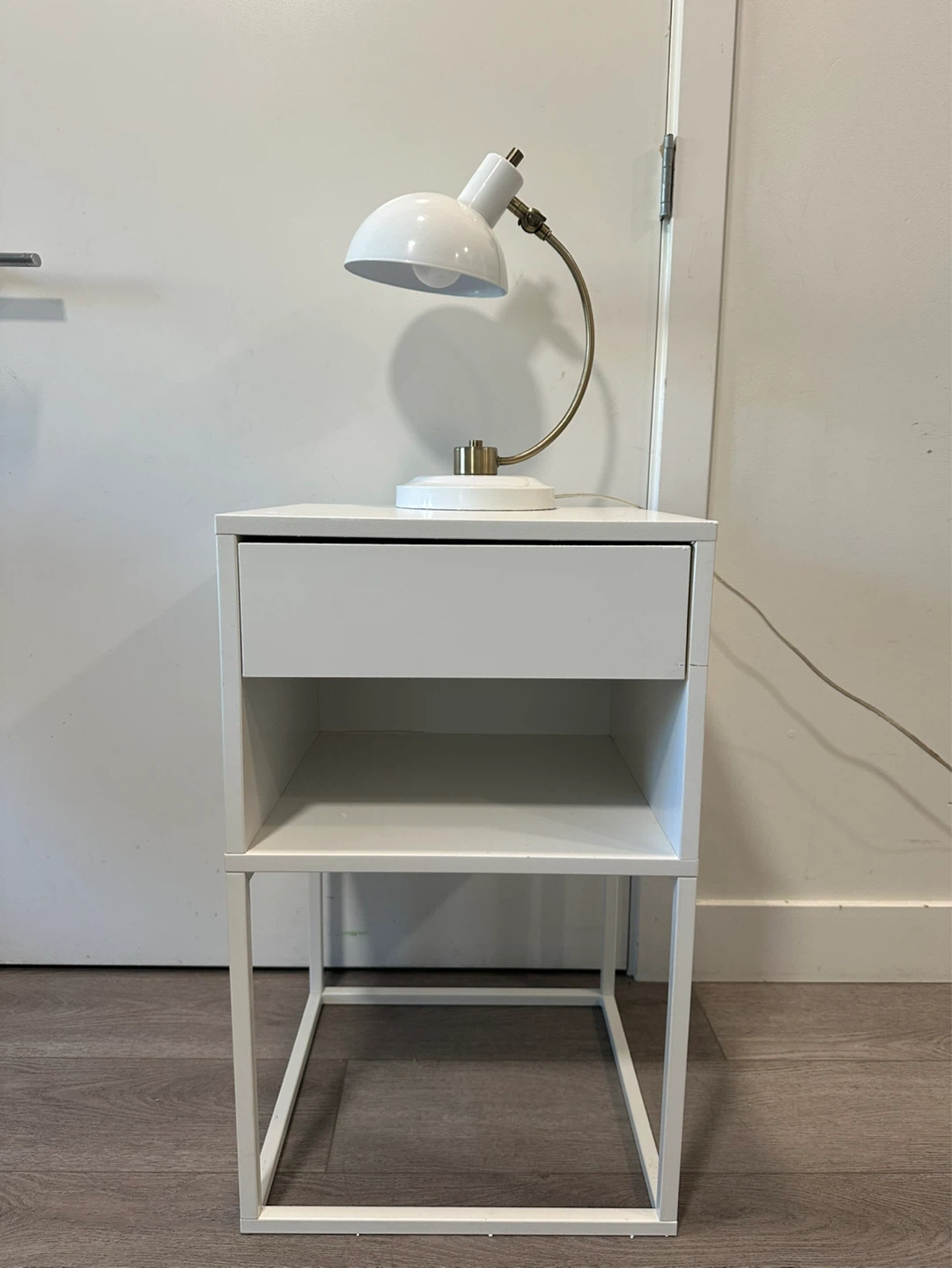 Nightstand + lamp