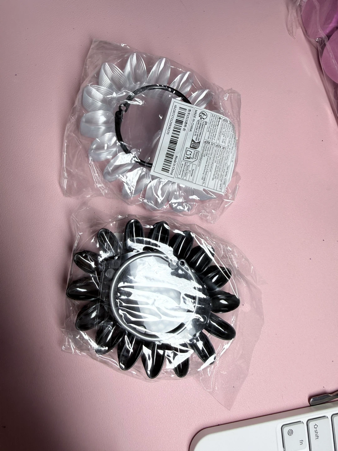 Nail Art Display Flower Shaped - White and Black