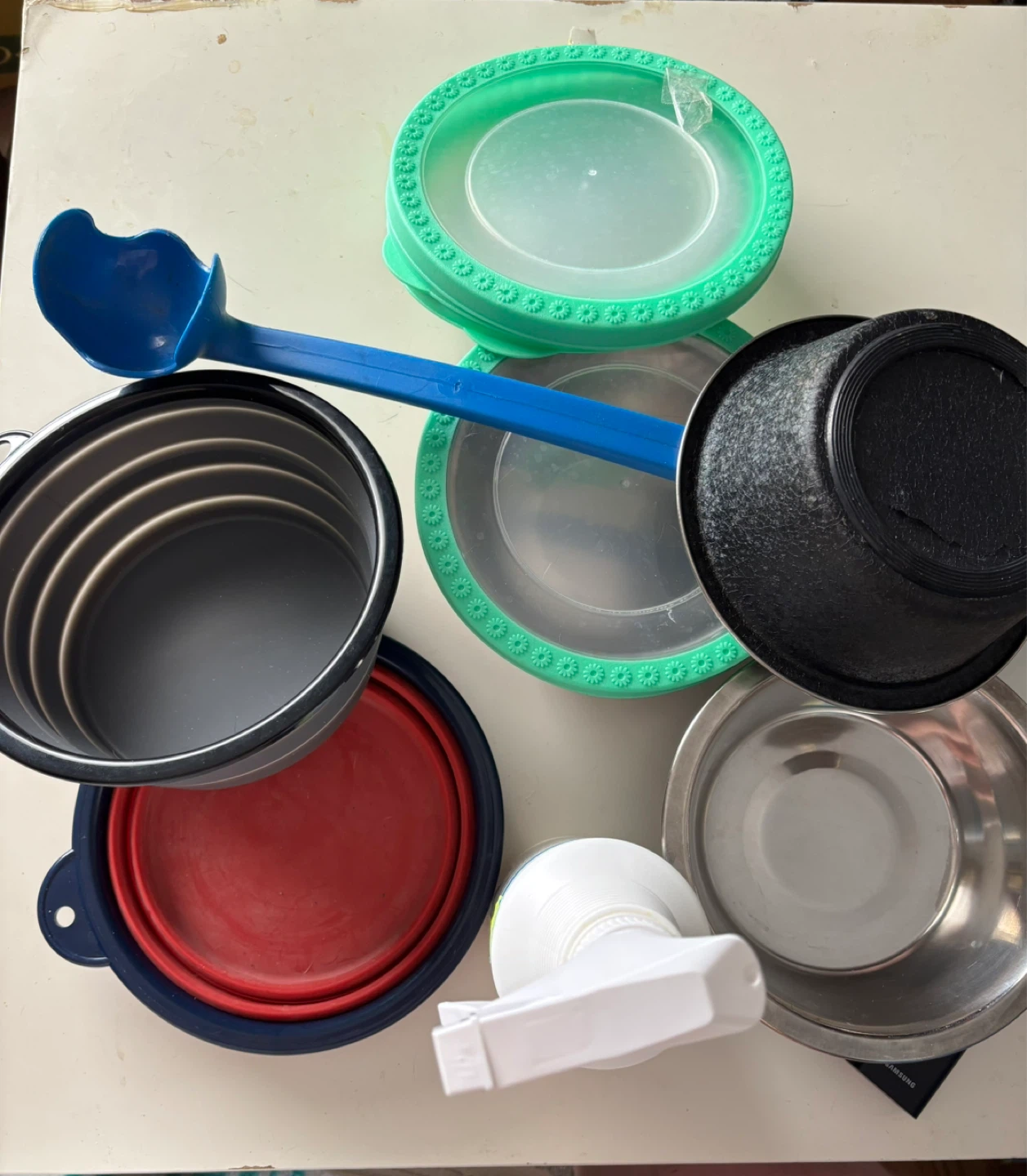 Hagen Puppy Trainer Spray, Bowls & toys
