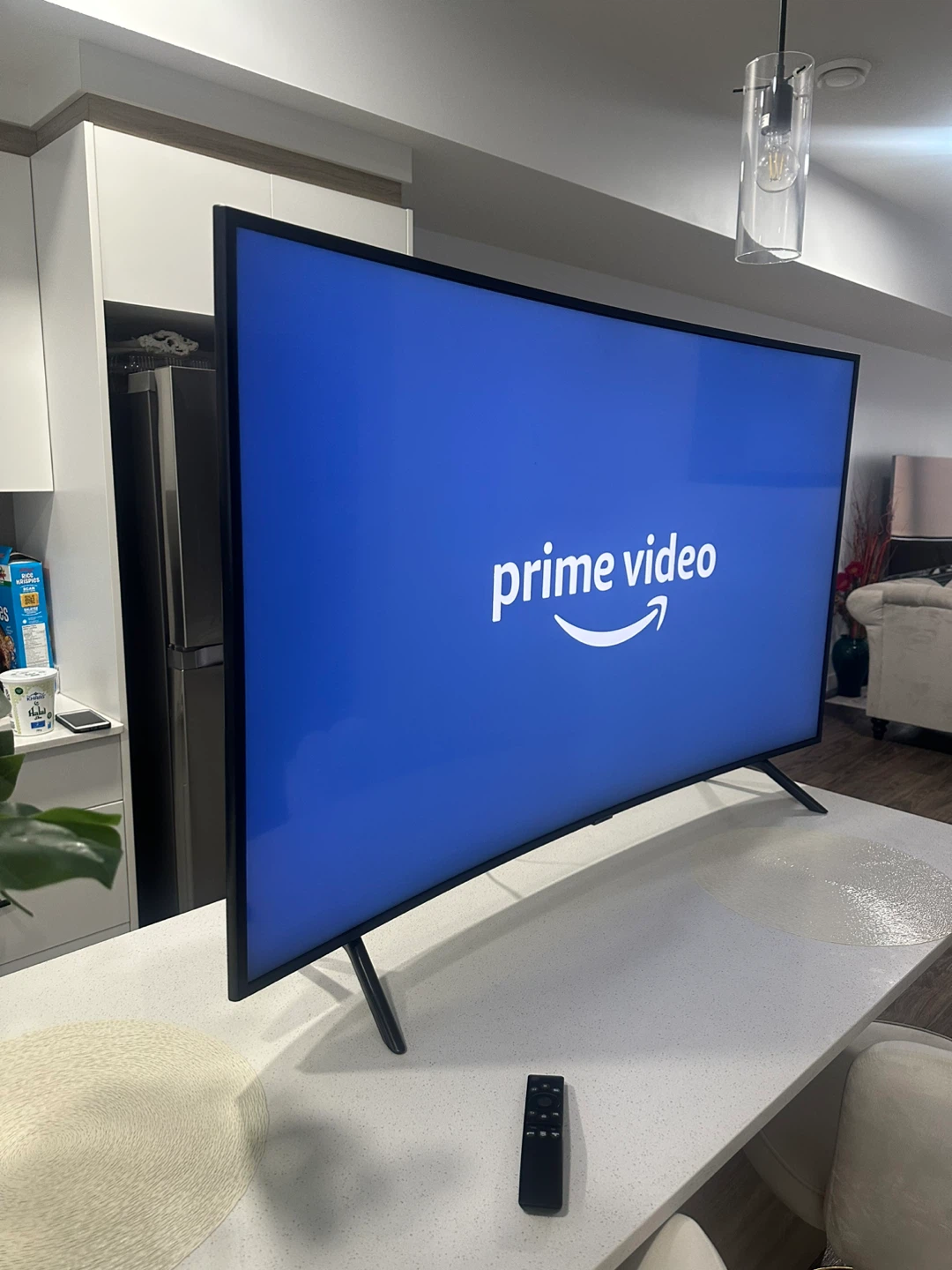 55-inch Samsung CURVED UHD 4K Smart TV – Like New Condition - photo 3
