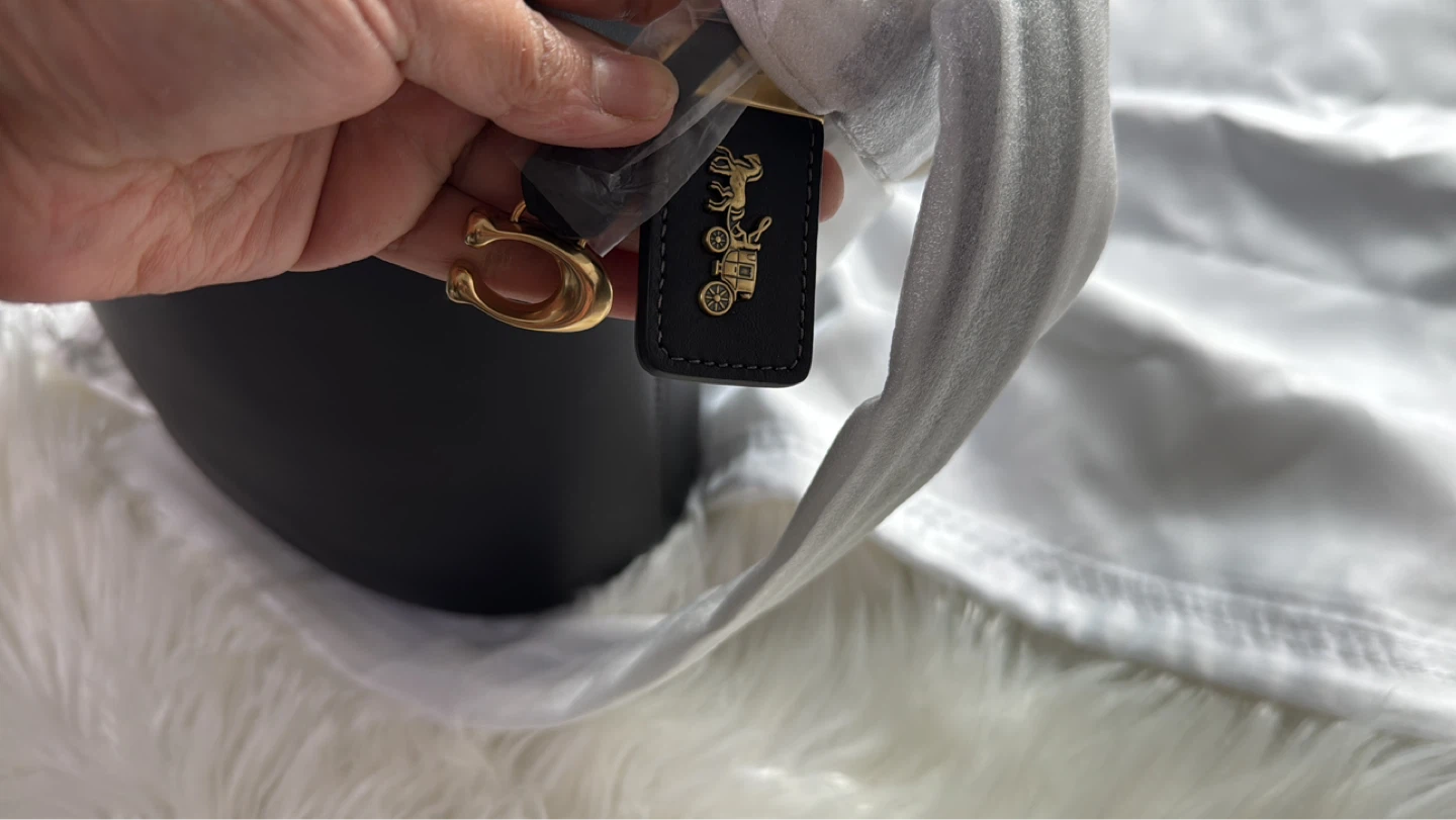 Coach Glovetanned Leather Bucket Bag in Black - photo 5