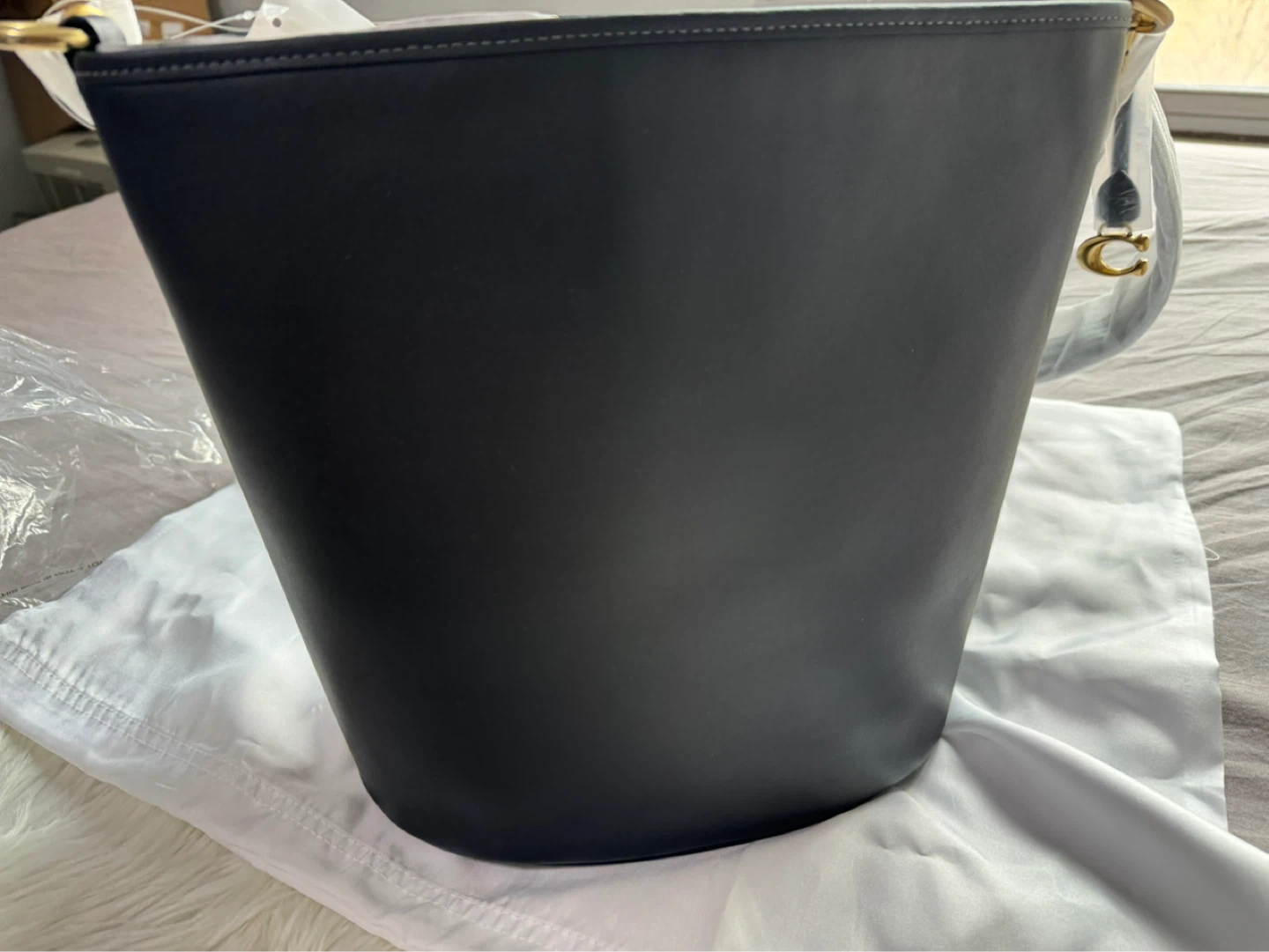 Coach Glovetanned Leather Bucket Bag in Black