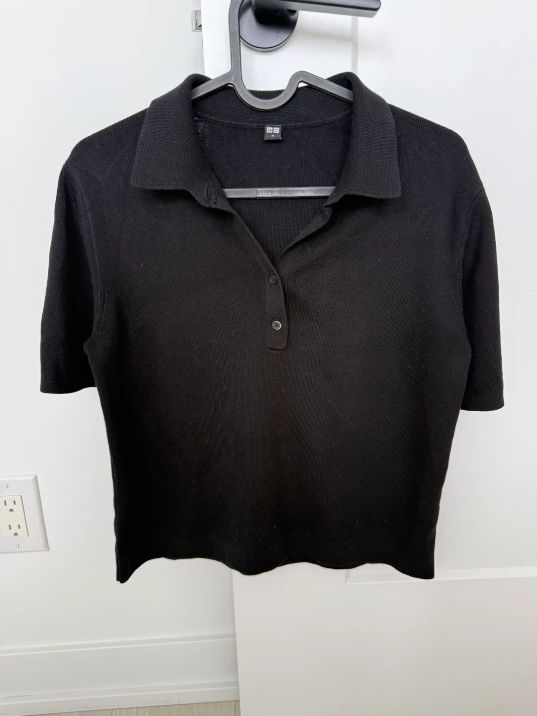 UNIQLO Black Short Sleeve Polo Shirt - Size M