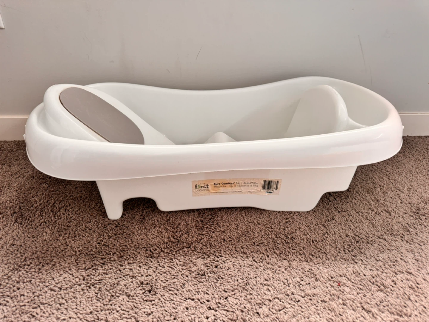 The First Years Sure Comfort Baby Bath Tub