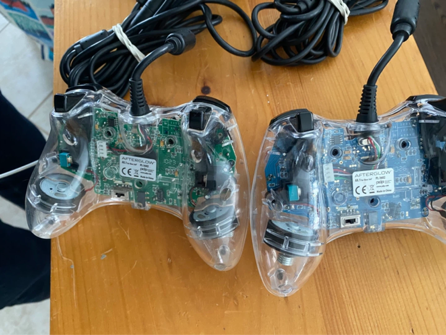 2x  take both for 25.00 Clear Wired Controllers for Xbox  360 - photo 2