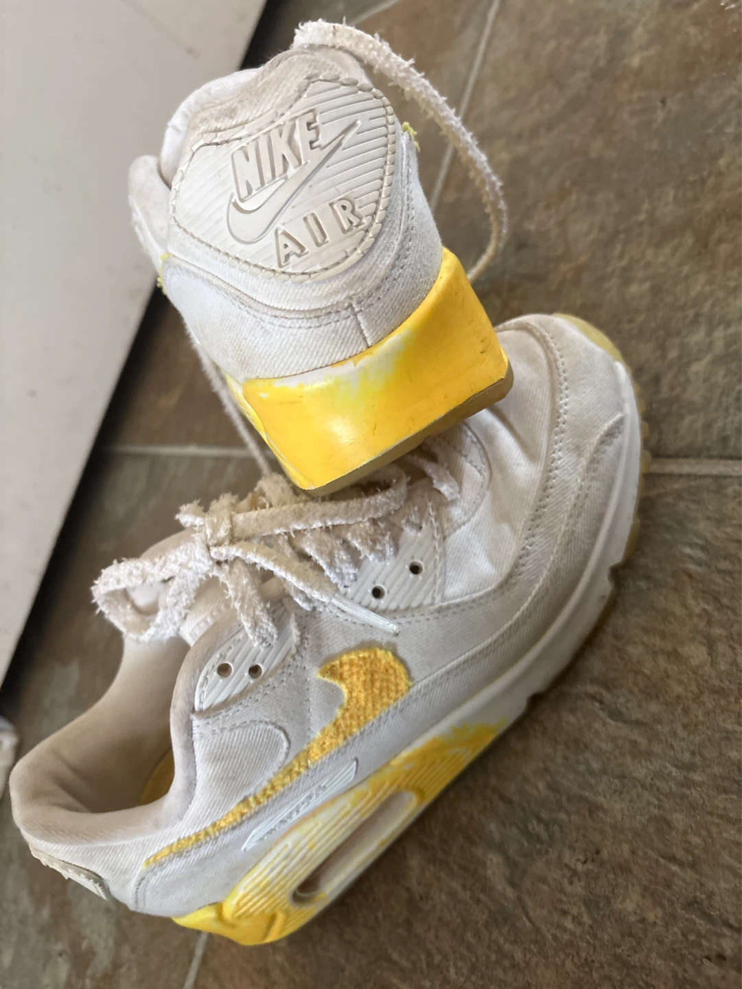 Nike Air Max 90 Sneakers