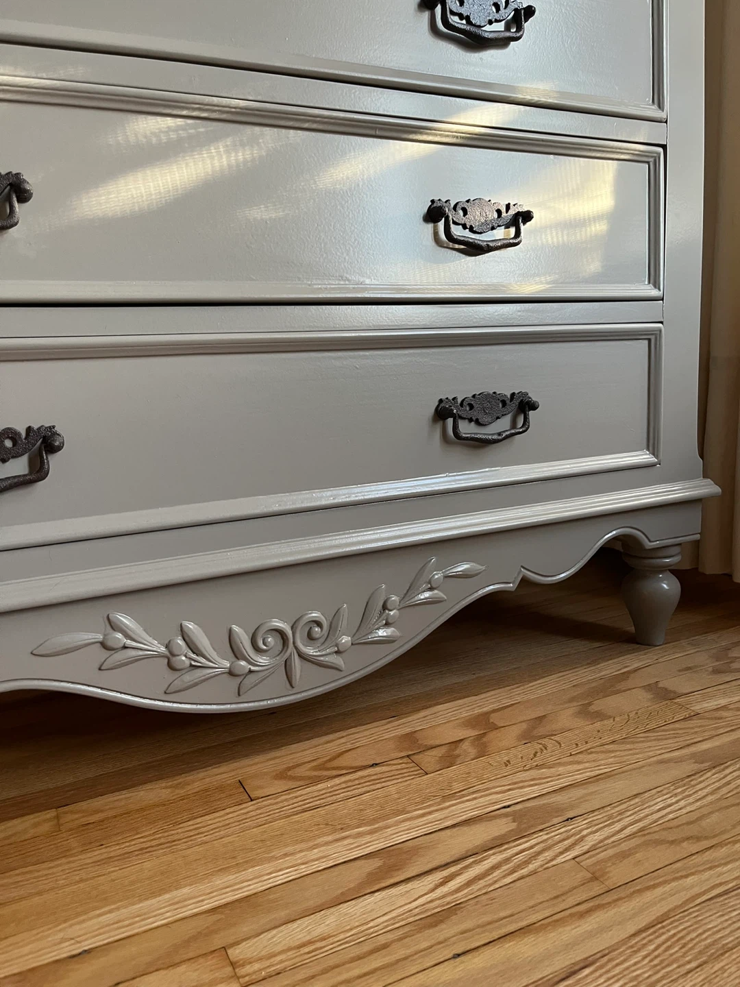 Gorgeous Refinished Rustic Dresser - 5 Drawers - photo 3