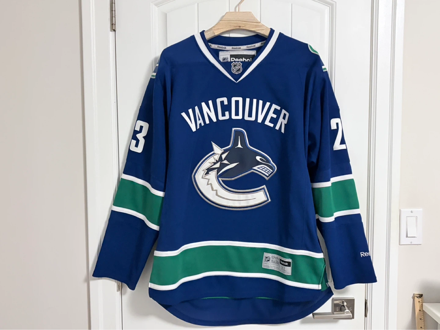Authentic Reebok Vancouver Canucks Alex Edler Jersey XL - photo 4