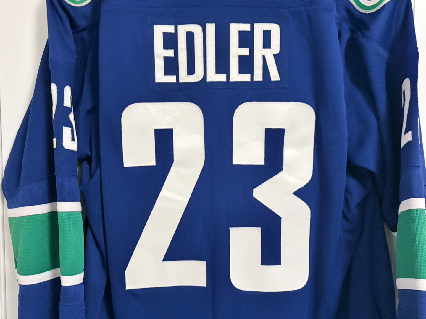 Authentic Reebok Vancouver Canucks Alex Edler Jersey XL - photo 2