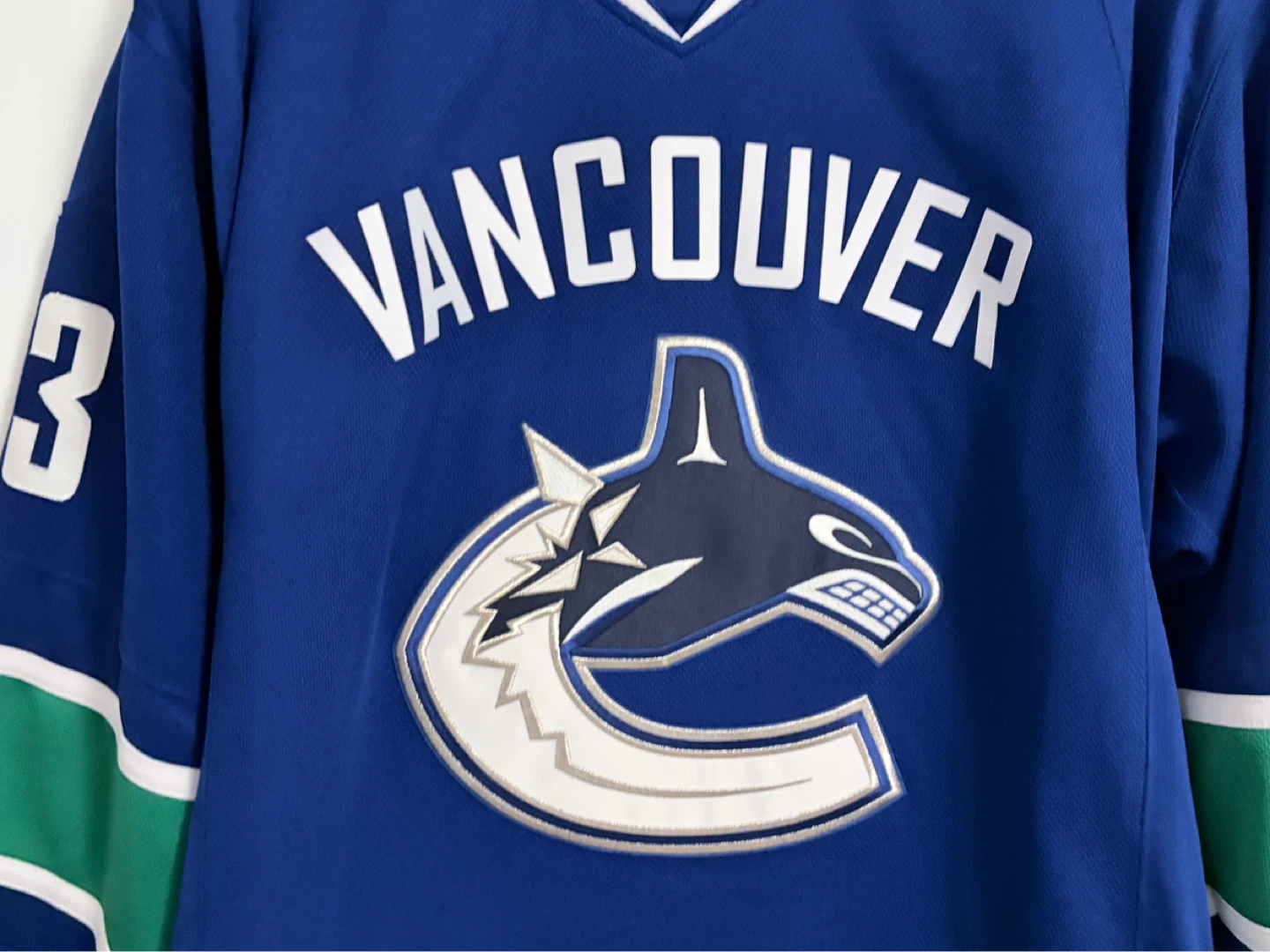 Authentic Reebok Vancouver Canucks Alex Edler Jersey XL - photo 5
