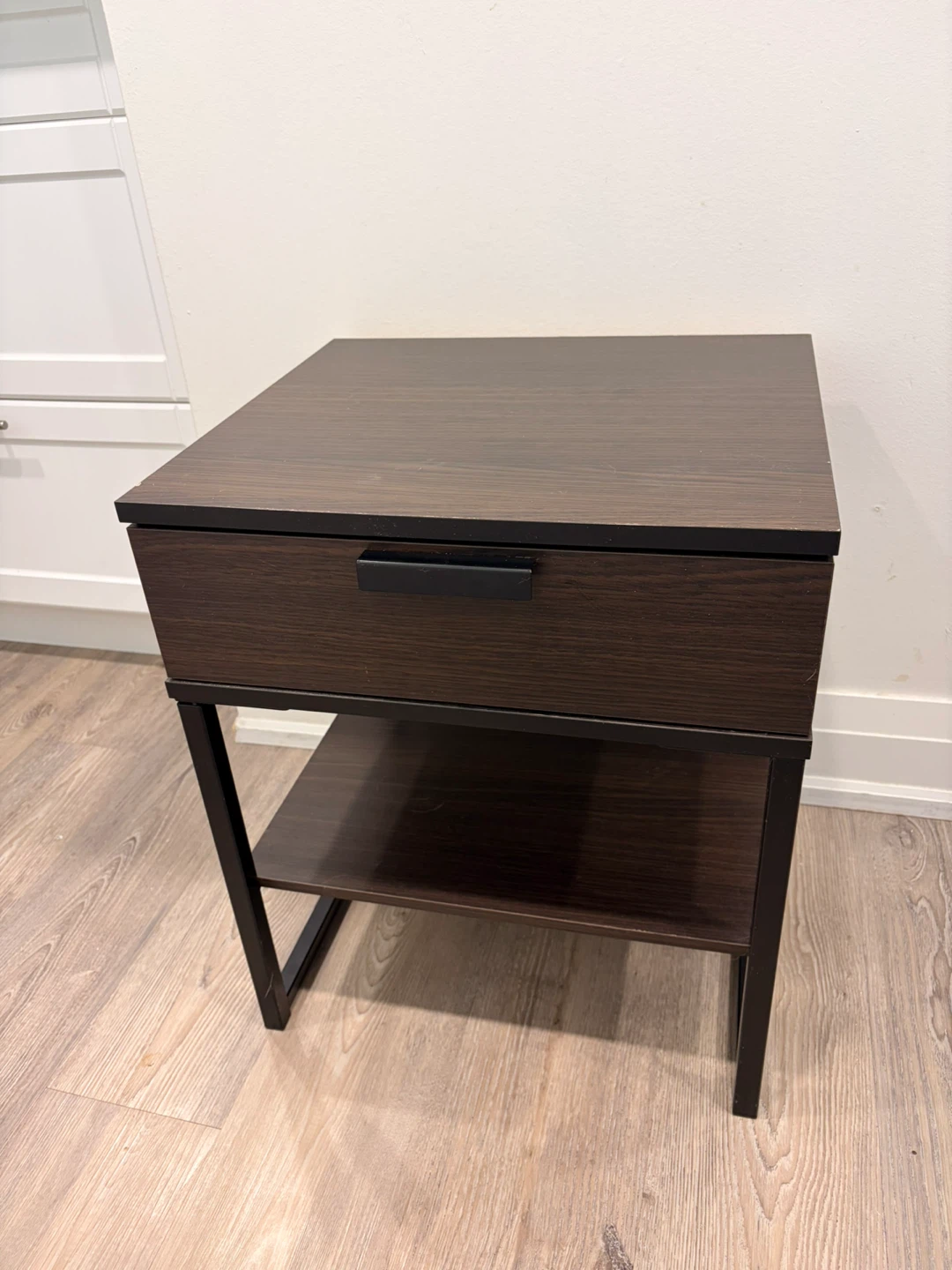 Dark Brown Nightstand with Drawer and Shelf 🌱