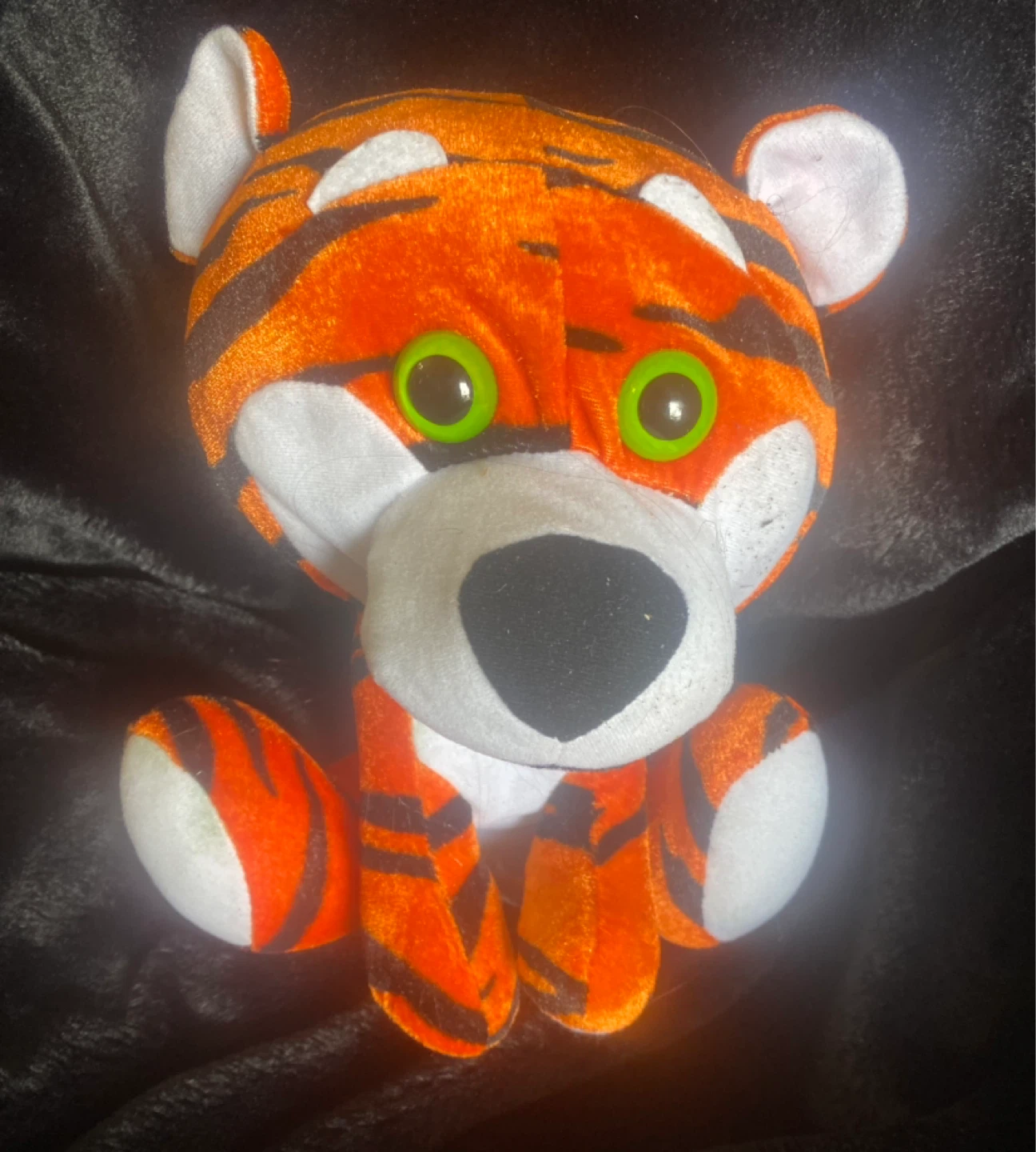 🌱  Classic Toy Co. 14" Tiger Plush – Green Eyes (Excellent Cond)