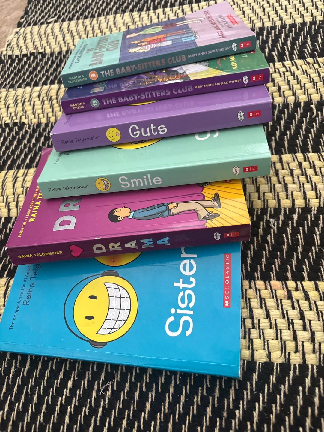 Raina Telgemeier & Baby-Sitters Club Graphic Novels - 6 Books - photo 4