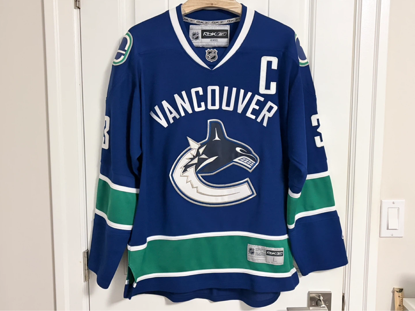 Authentic Reebok Vancouver Canucks Henrick Sedin Jersey Large - photo 4