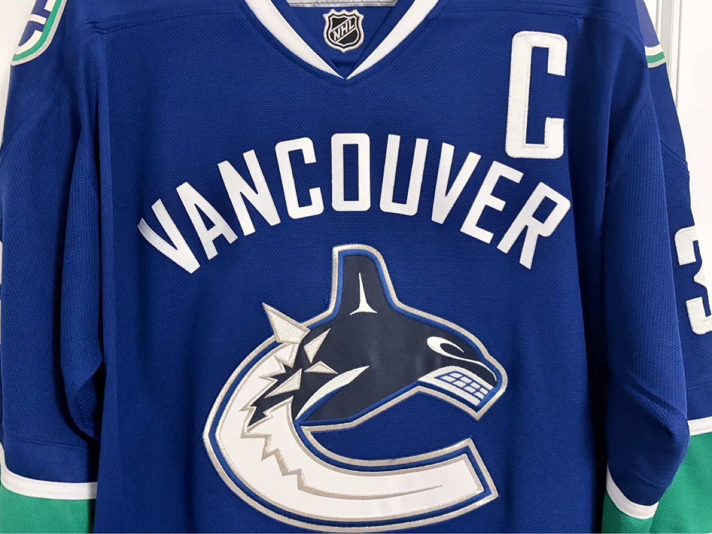 Authentic Reebok Vancouver Canucks Henrick Sedin Jersey Large - photo 5