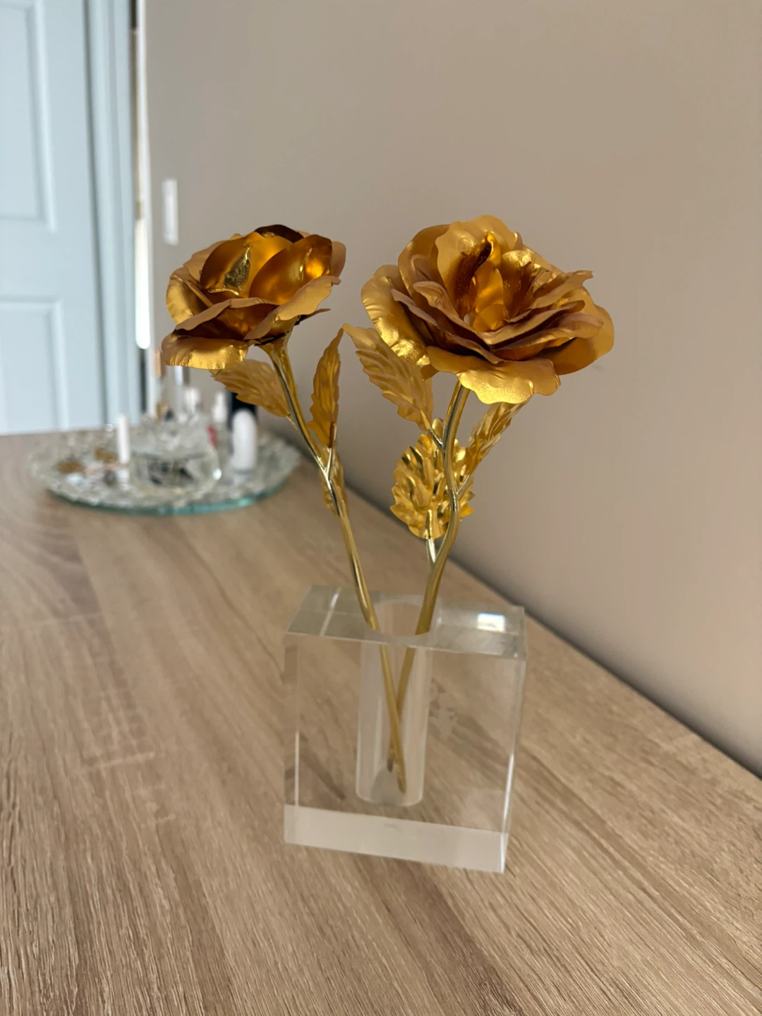 Gold Roses in Clear Vase Set