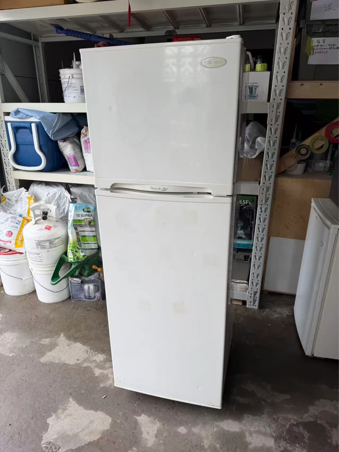 White Daewoo Top Freezer Refrigerator