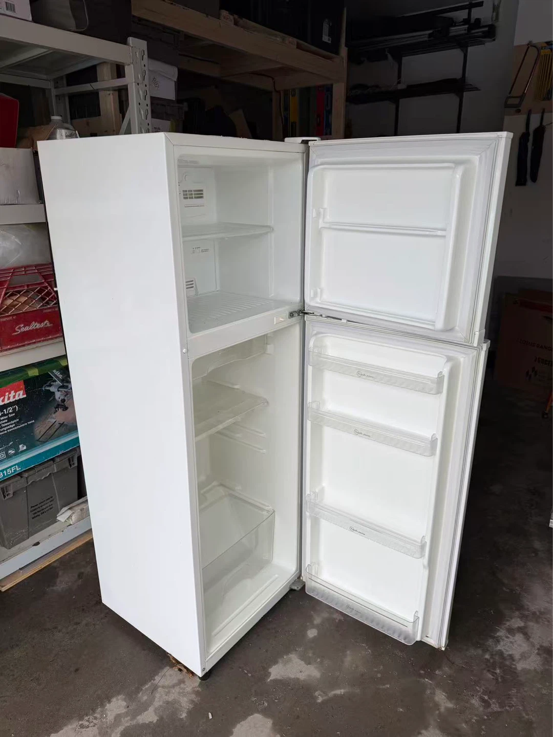 White Daewoo Top Freezer Refrigerator - photo 2