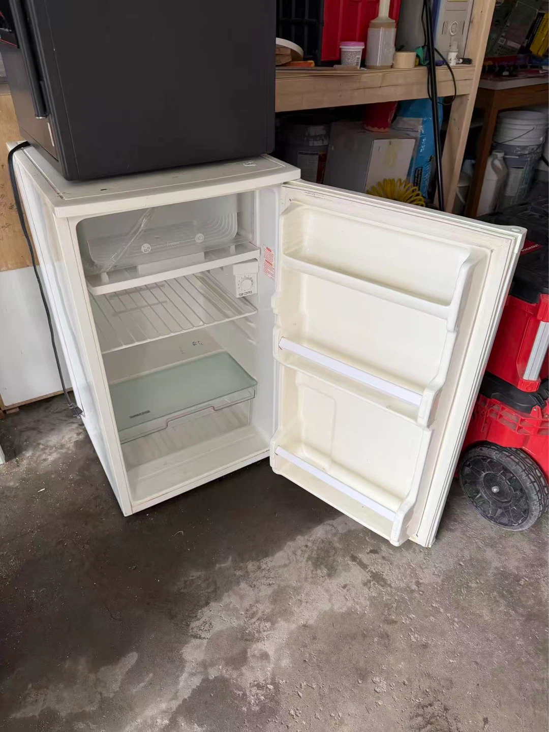 LG Compact Refrigerator - photo 2