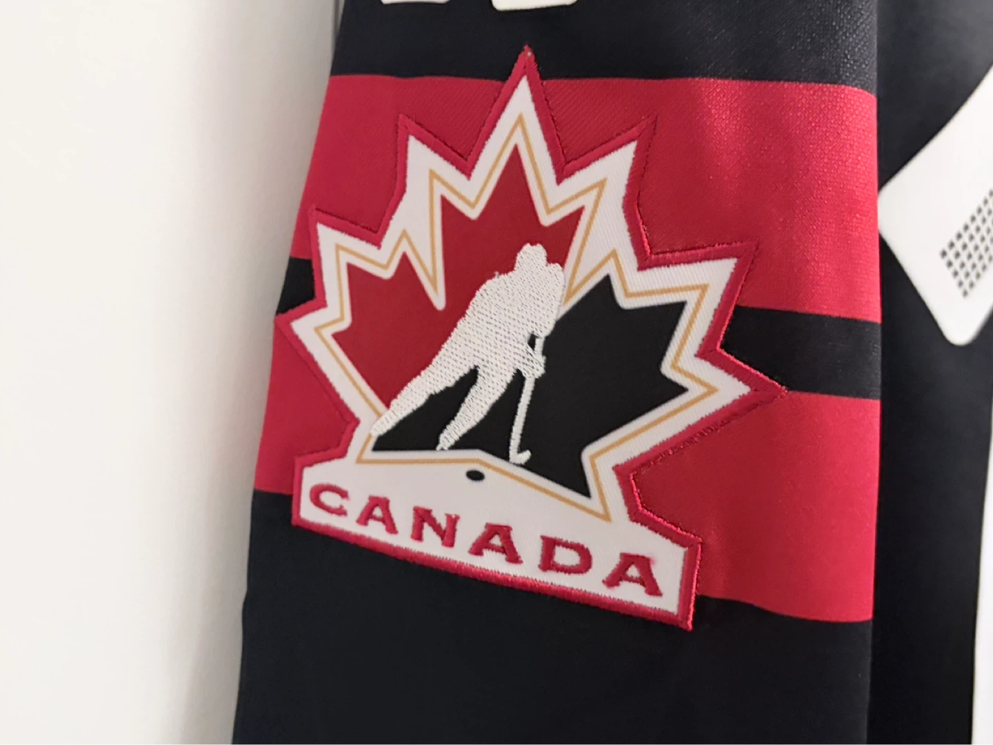 BNWT Authentic Bauer 2026 Canada Celebrini Black Jersey 2XL - photo 3