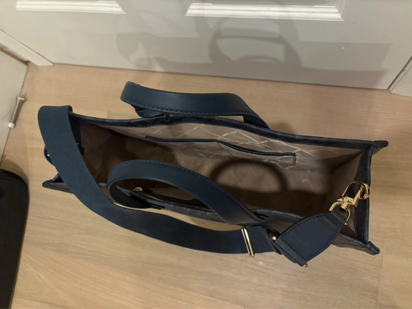 Gigi Large Empire Signature Logo Tote Bag - photo 3