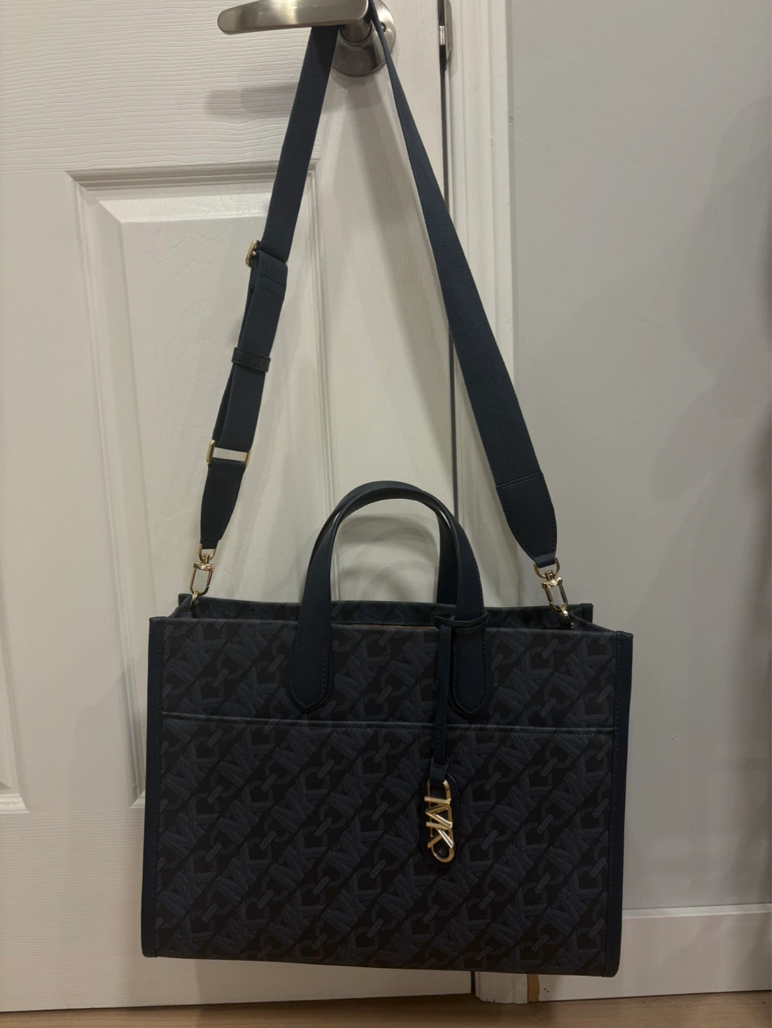 Gigi Large Empire Signature Logo Tote Bag - photo 2