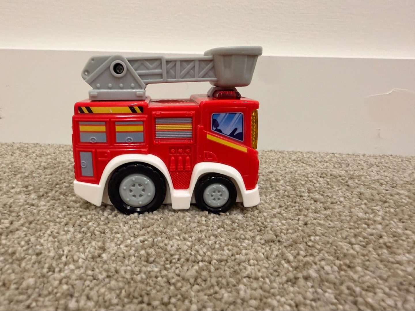 Little People House and VTech Smart Wheels Fire Station - photo 3
