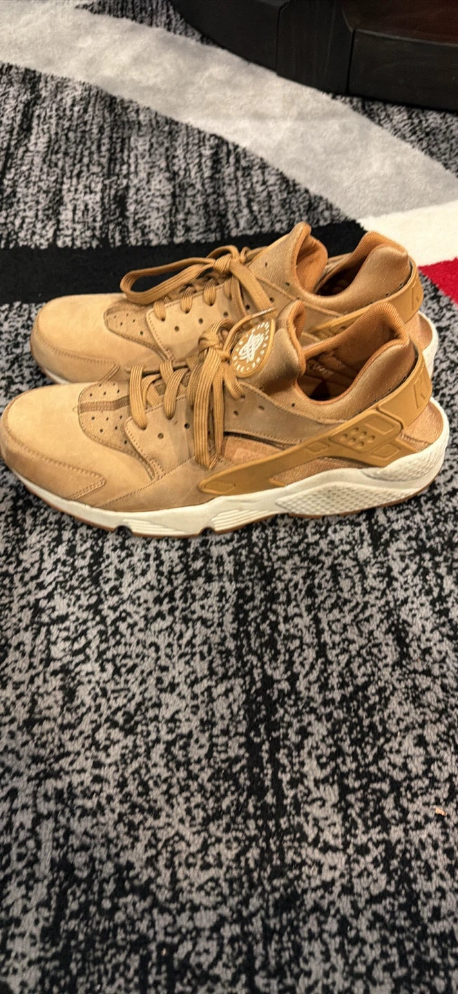 Nike Huarache Men's Sneakers wheat