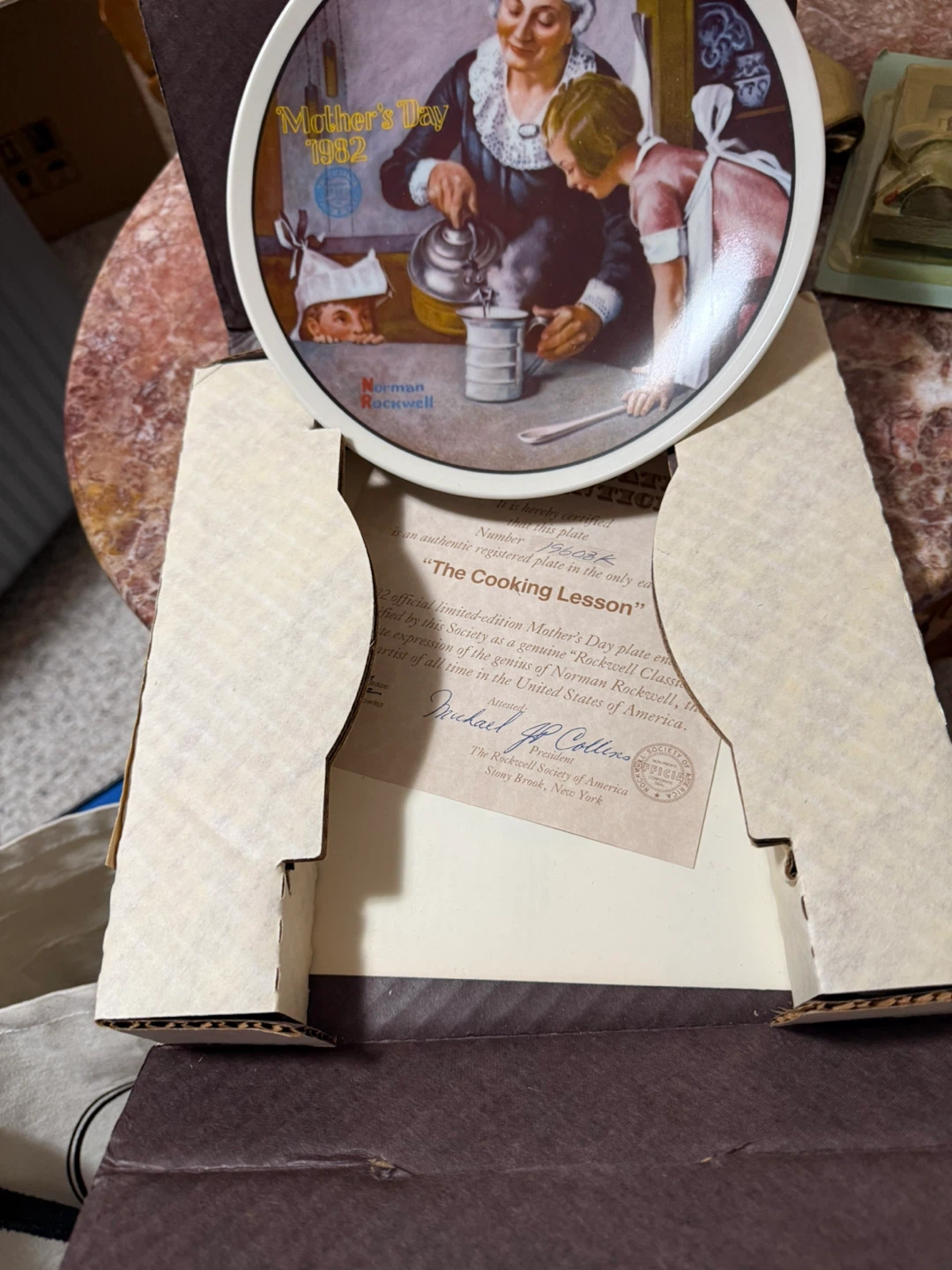 Norman Rockwell "The Cooking Lesson" Mother's Day Plate 1982 - photo 4