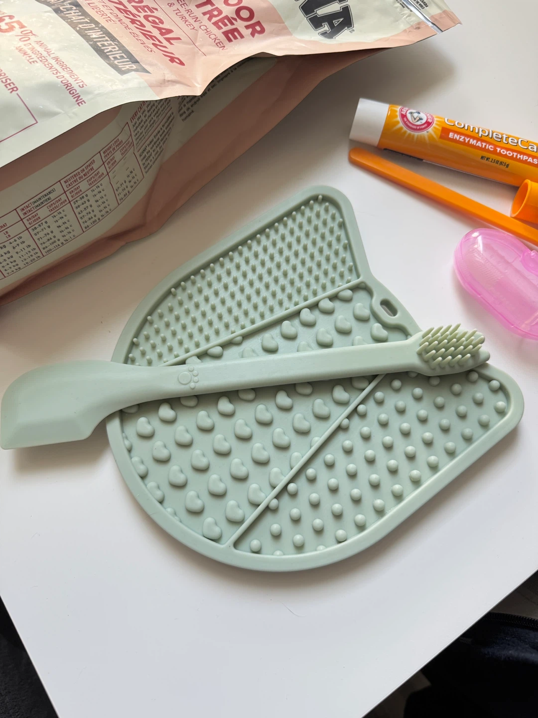 Cat Care Bundle: Acana Indoor Food, Slow Feeder & Dental Kit - photo 2