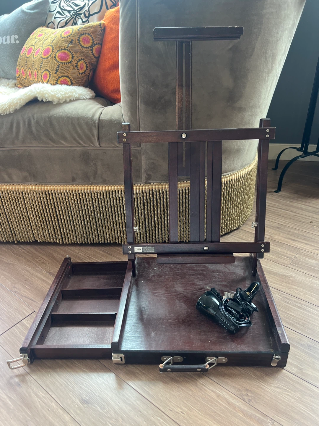 Wooden Art Easel with Lamp