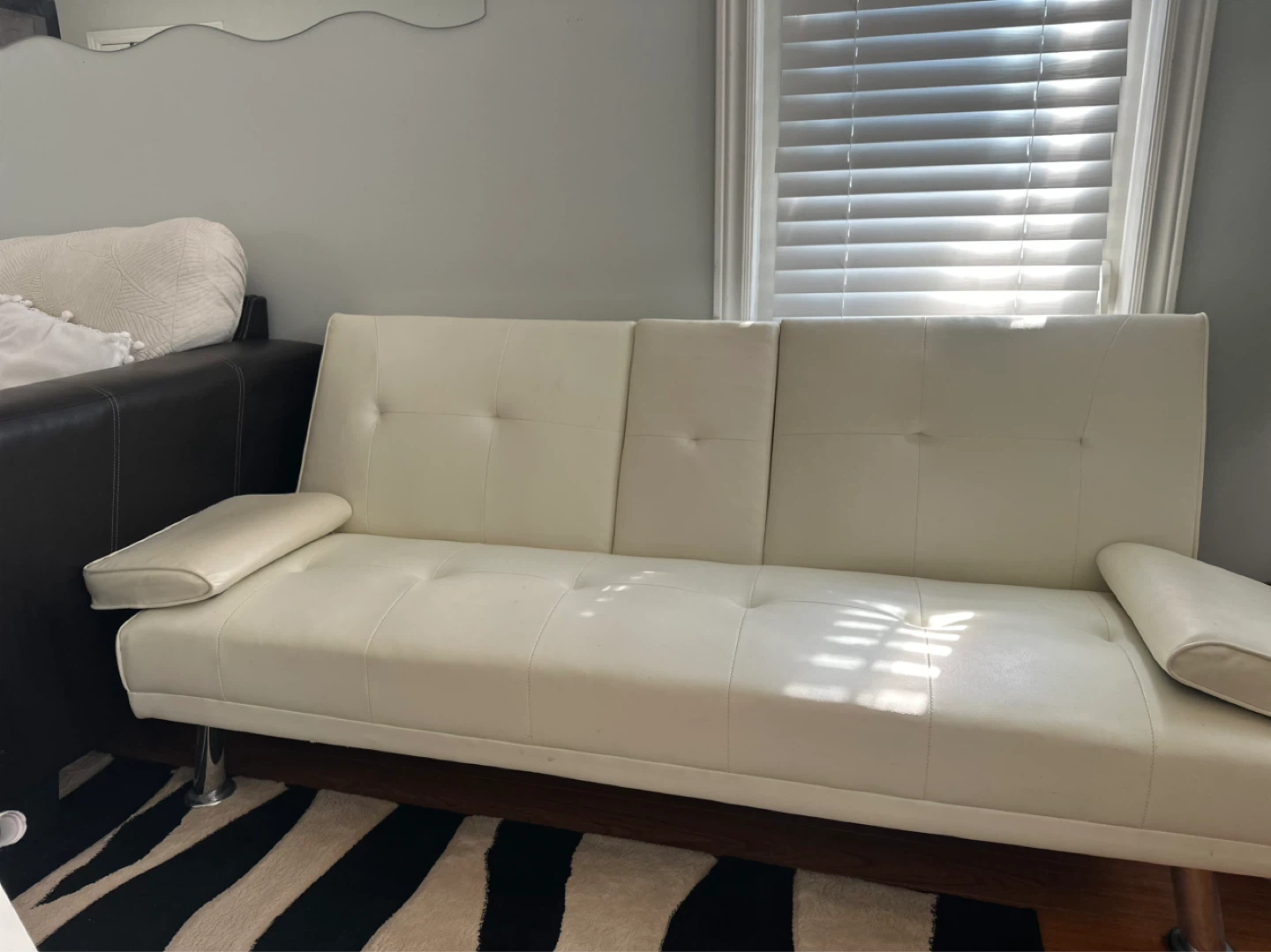🔥 Moving Sale-White Faux Leather Futon Sofa Bed x 2 - photo 3
