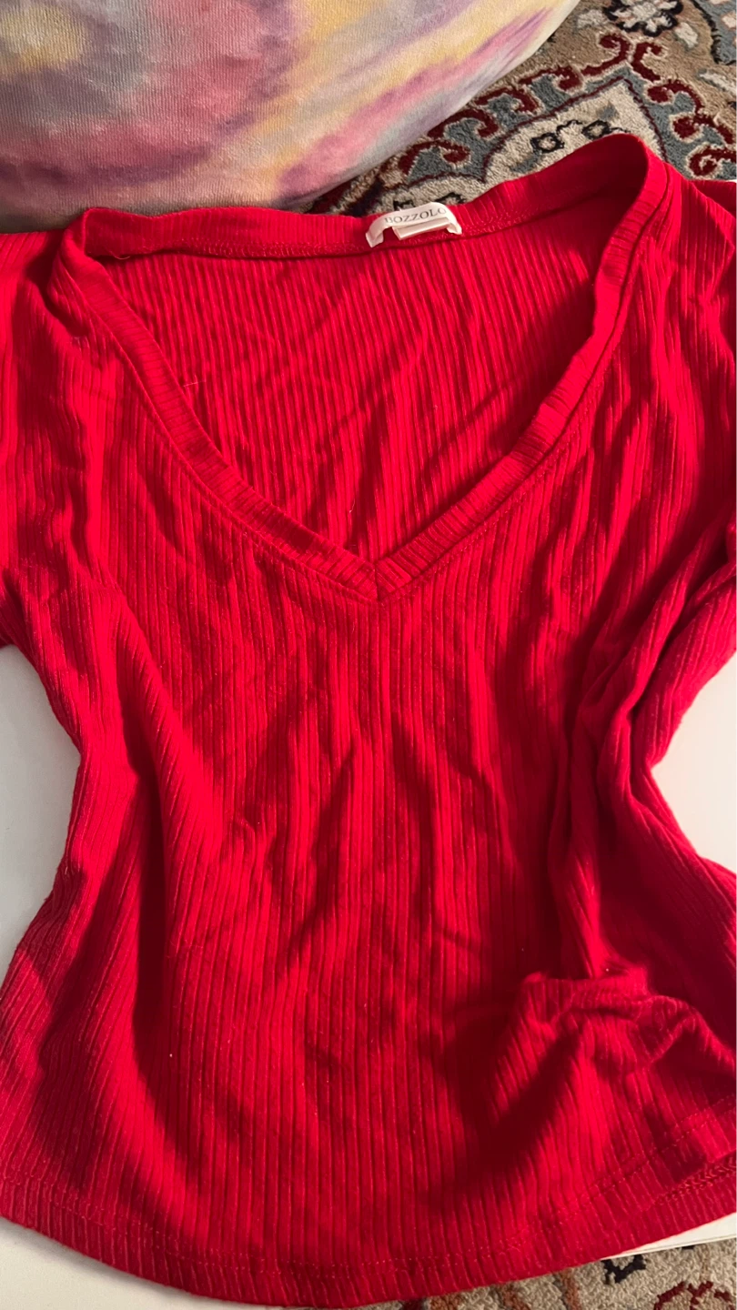 Bozzolo Ribbed V-Neck Top - Red