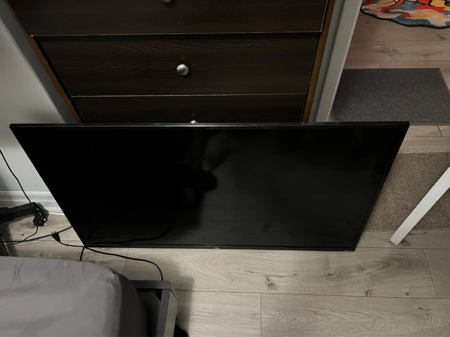 TCL 50” 4K Smart TV + Futeyes Floor Stand