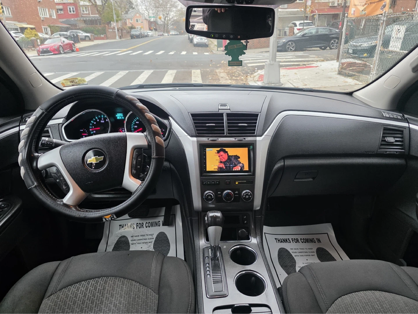 2013 Chevrolet Traverse LT - photo 2