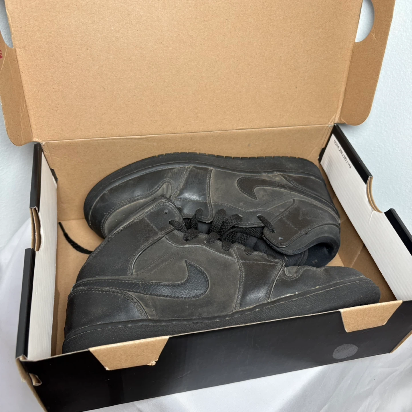 Air Jordan 1 Mid BG Black - photo 4