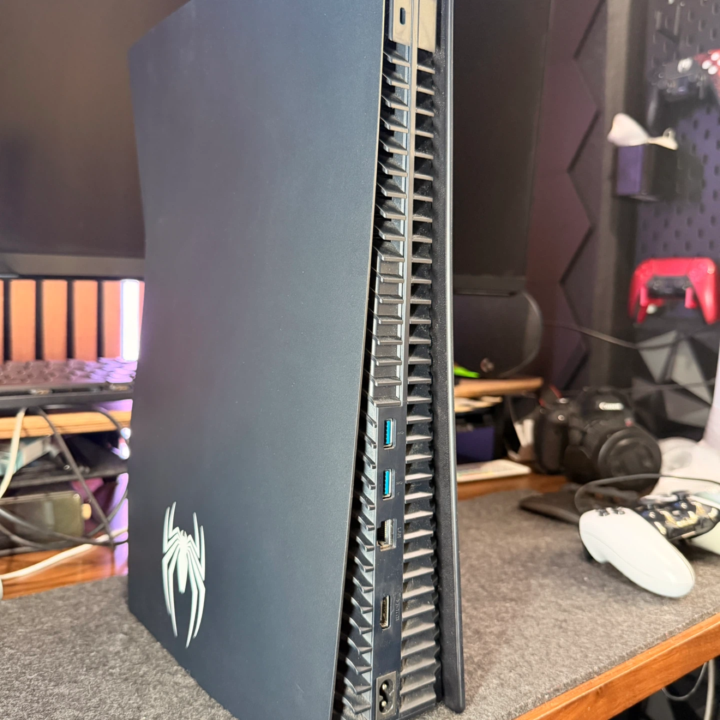 PlayStation 5 Console with Spider-Man Design - photo 2
