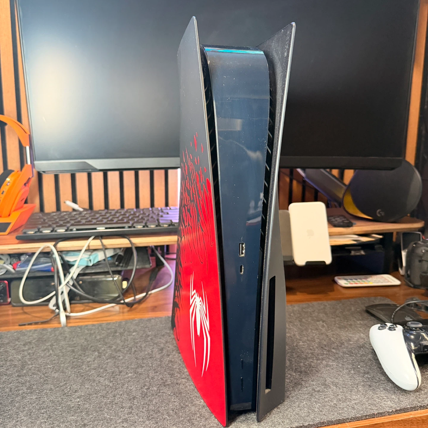 PlayStation 5 Console with Spider-Man Design - photo 3