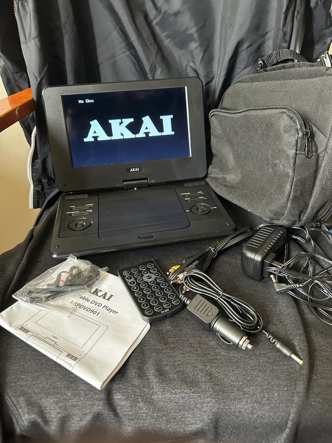 AKAI Portable DVD Player AR2DVD901 with Accessories
