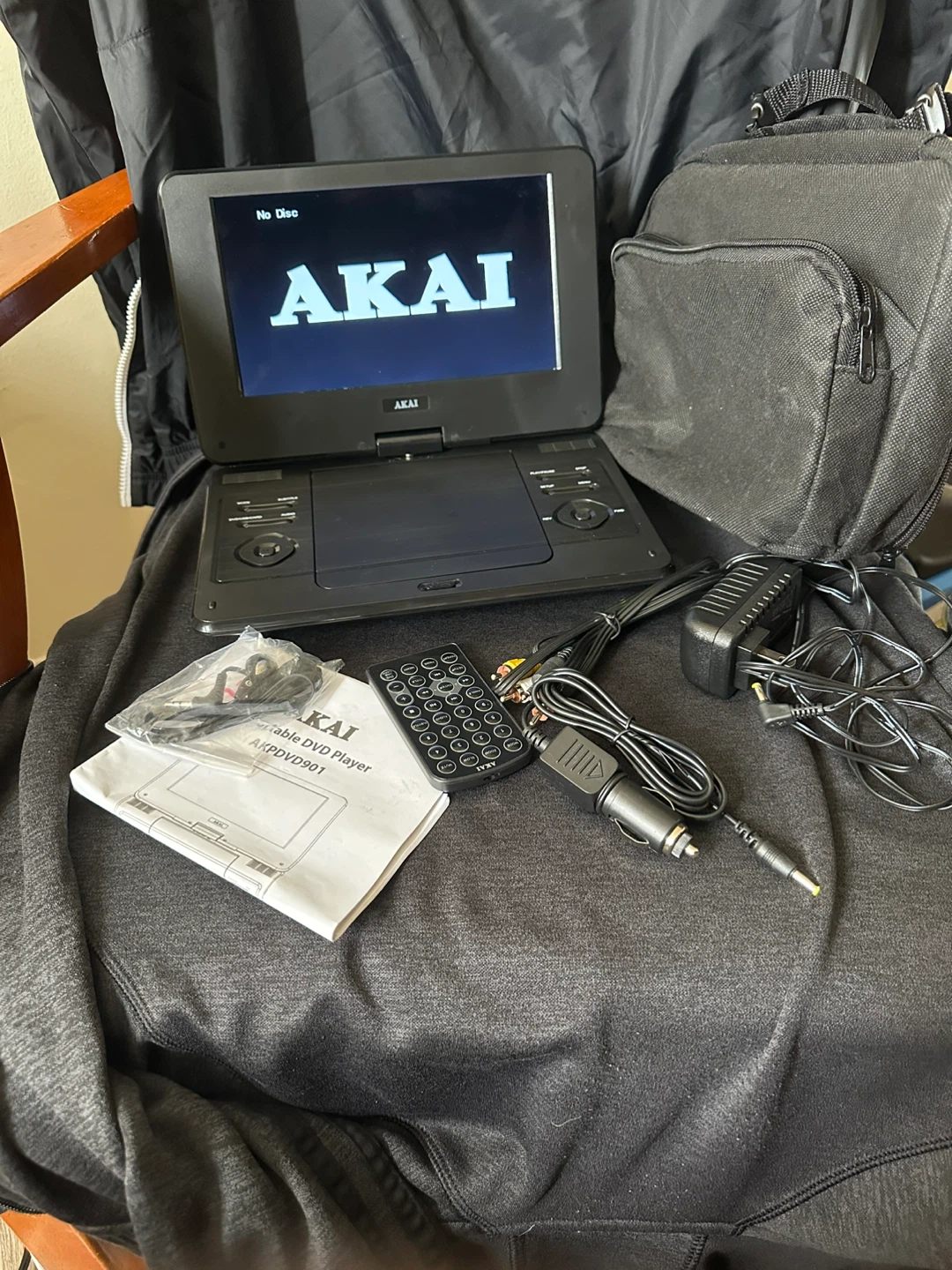 AKAI Portable DVD Player AR2DVD901 with Accessories - photo 2