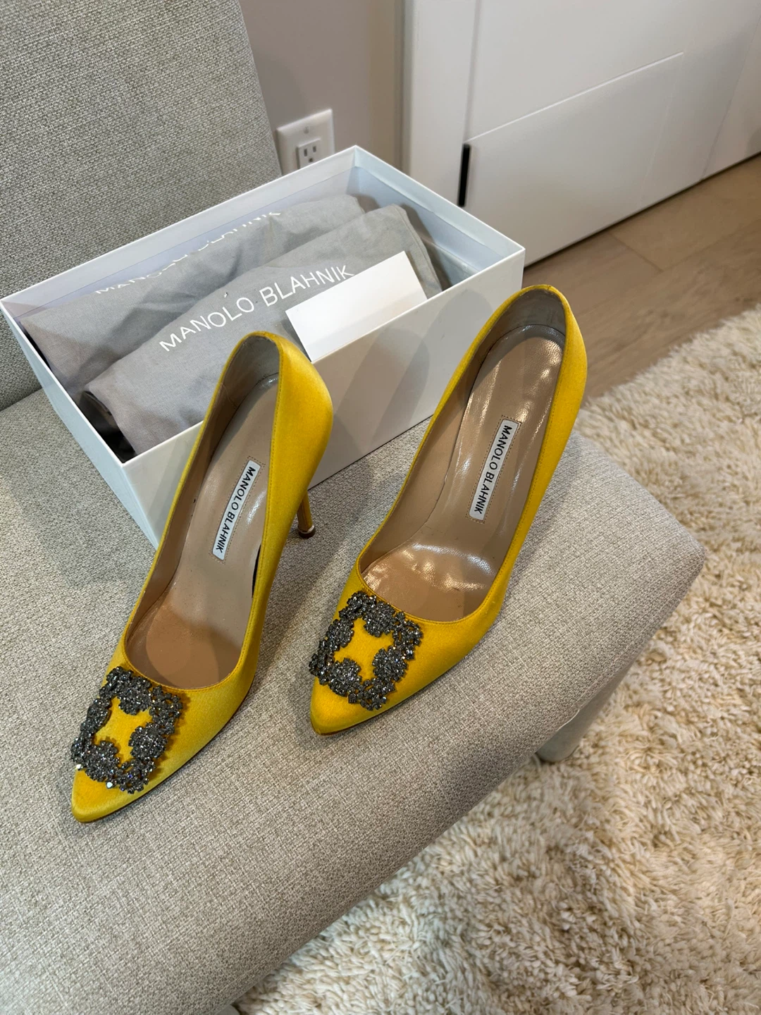 Manolo Blahnik Yellow Hangisi Pumps - photo 3