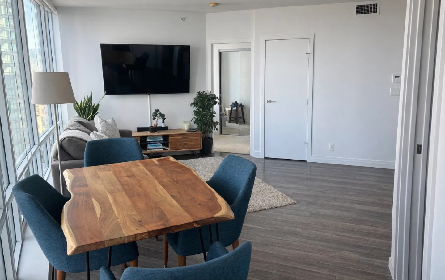 Spacious furnished condo with stunning ocean views - photo 3