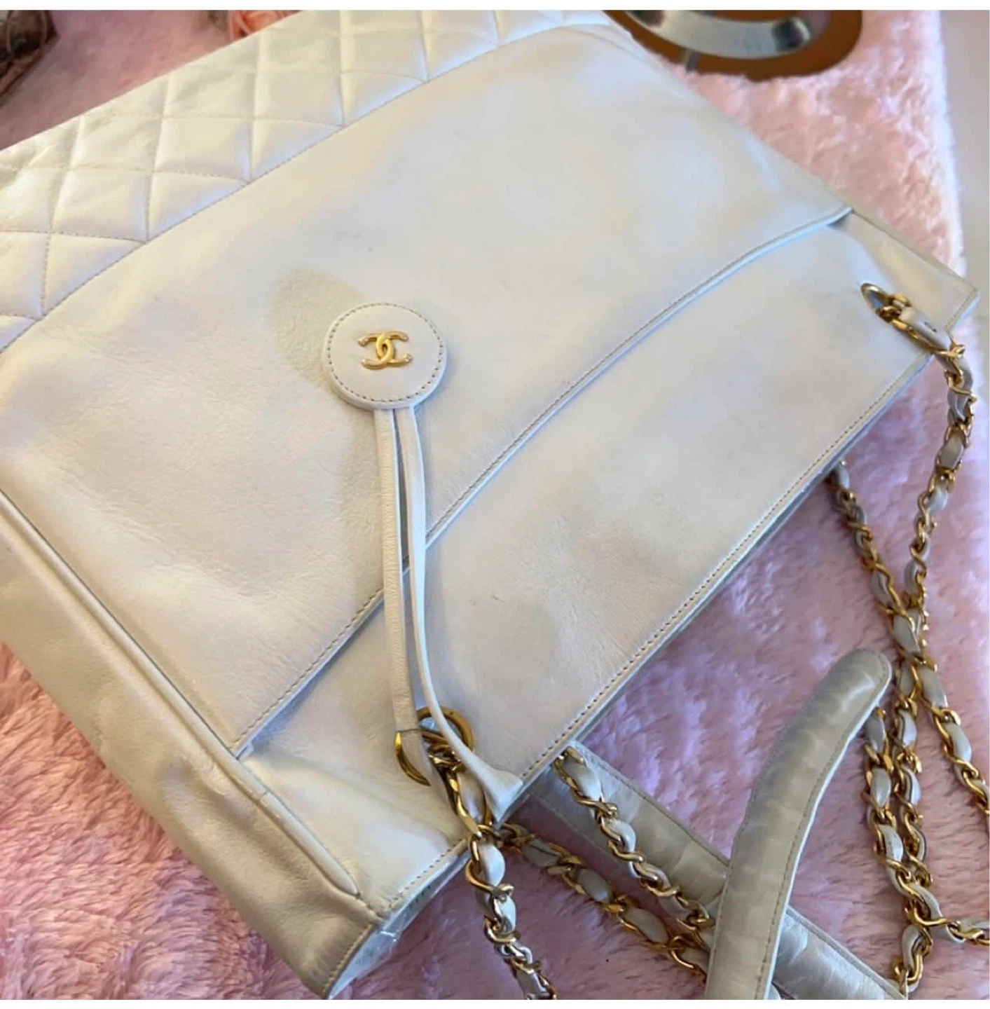 White Leather Chanel Tote Bag - photo 2