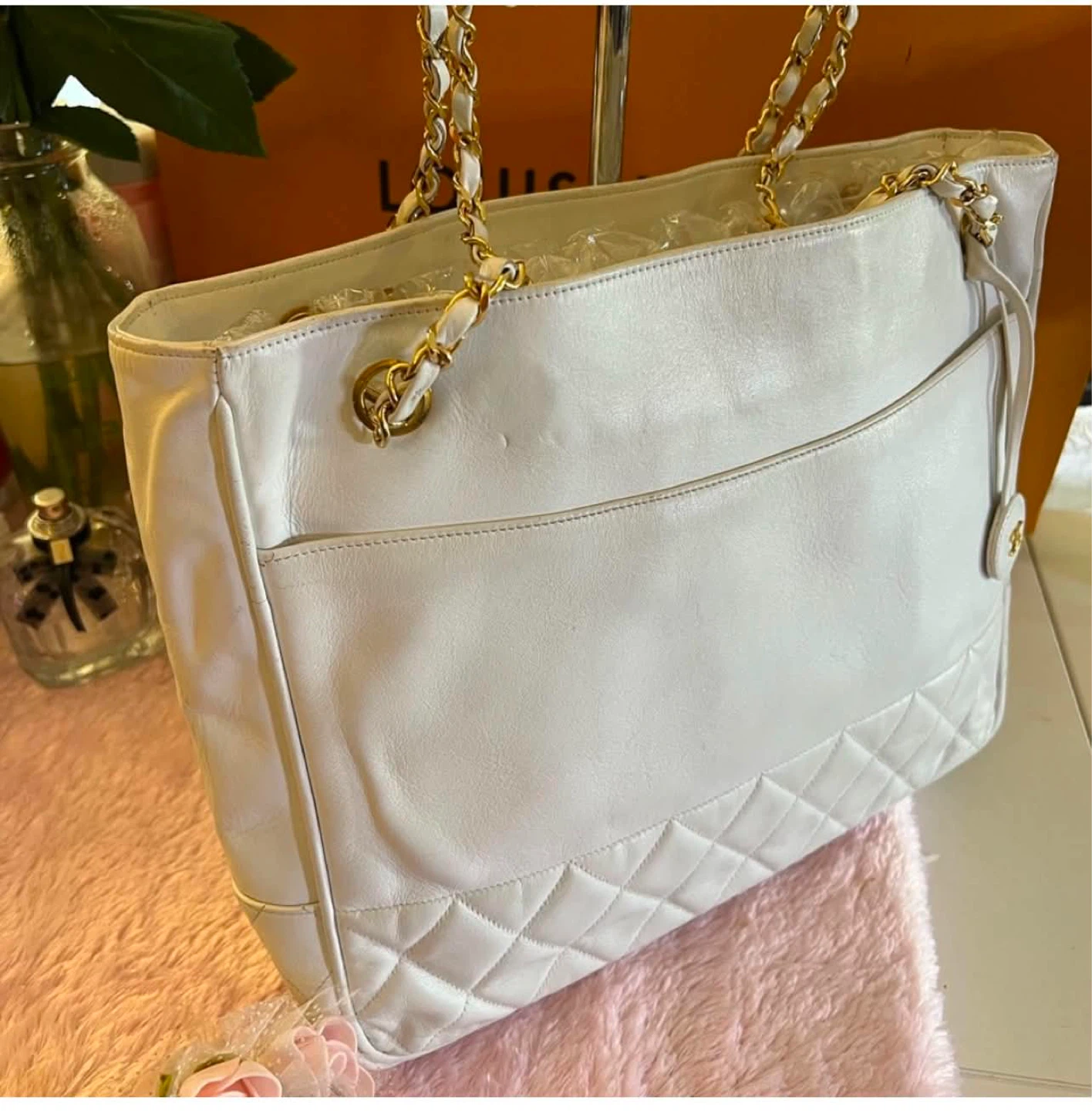 White Leather Chanel Tote Bag - photo 4