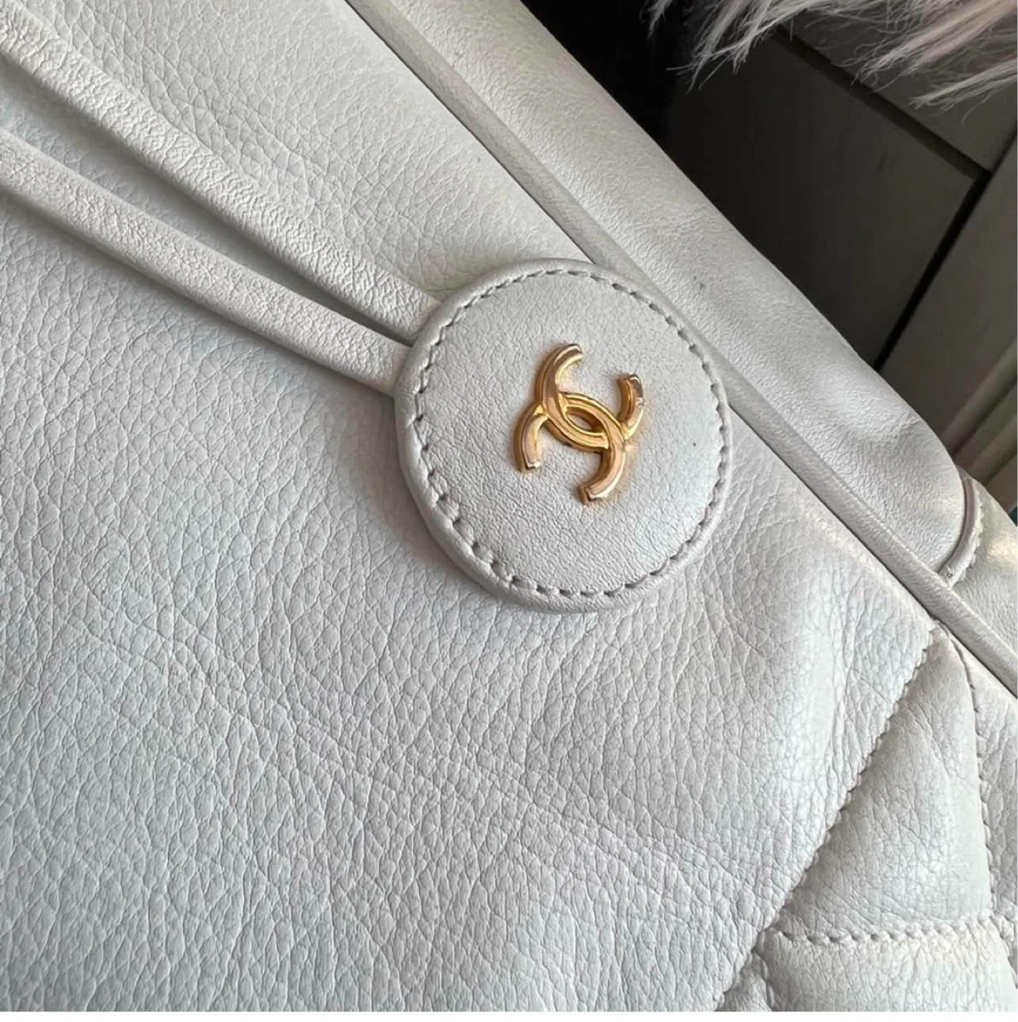 White Leather Chanel Tote Bag - photo 5