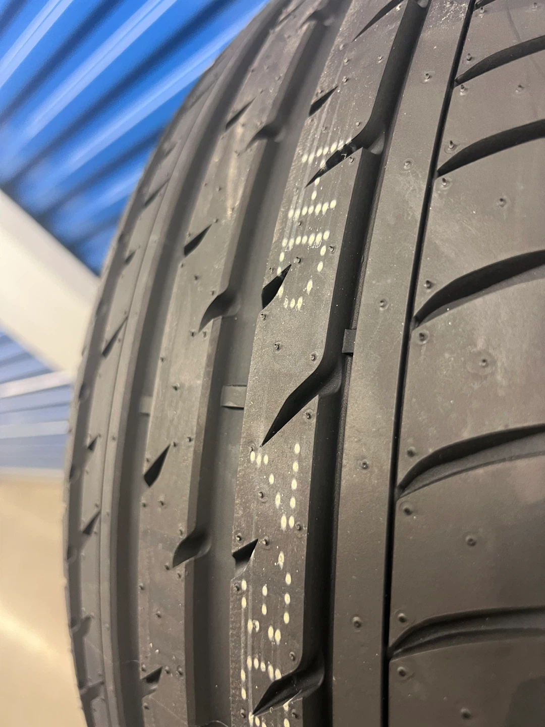 Haida HD 927 Tires - 245/50R19 105V XL - photo 3